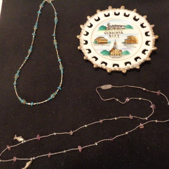 VINTAGE VIRGINA CITY NEVADA SM PLATE SILVER & BEADS NECK FISH NECK LOT - Picture 8 of 8